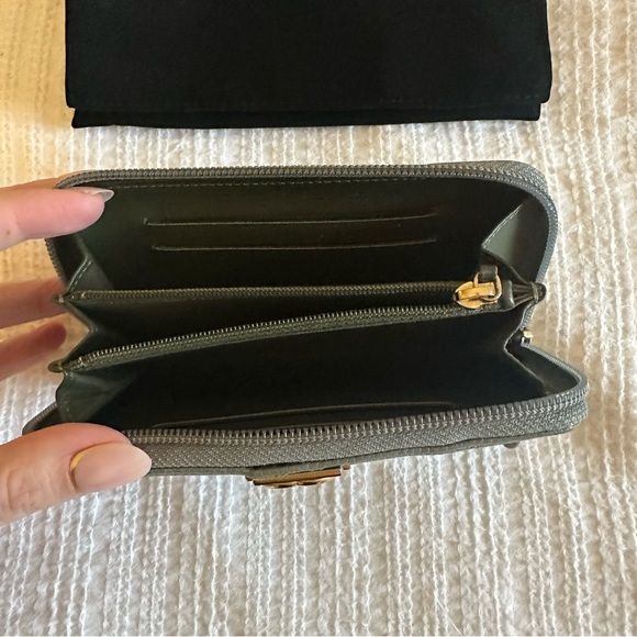 Chanel Caviar Small Boy Wallet - Picture 7 of 14